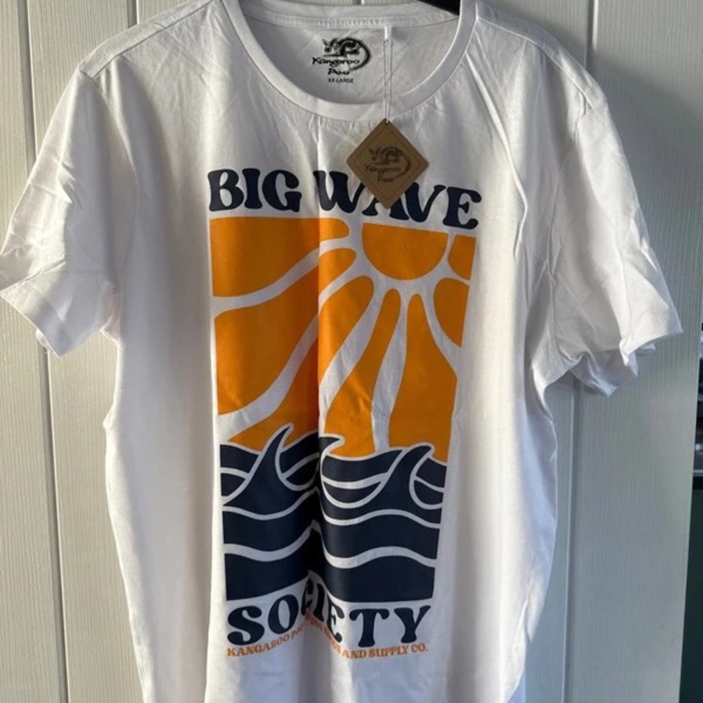 Forever 21 White and Orange Big Wave Graphic Shirt